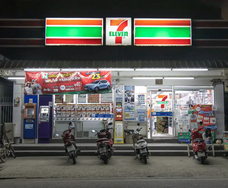 7 11 store front
